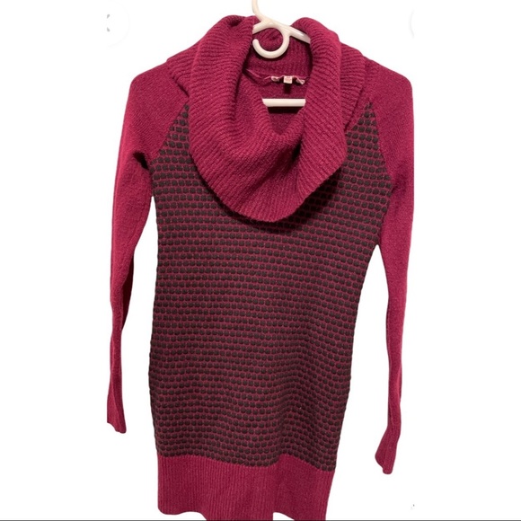 Candie’s Medium sweater long maroon wine - Picture 1 of 4